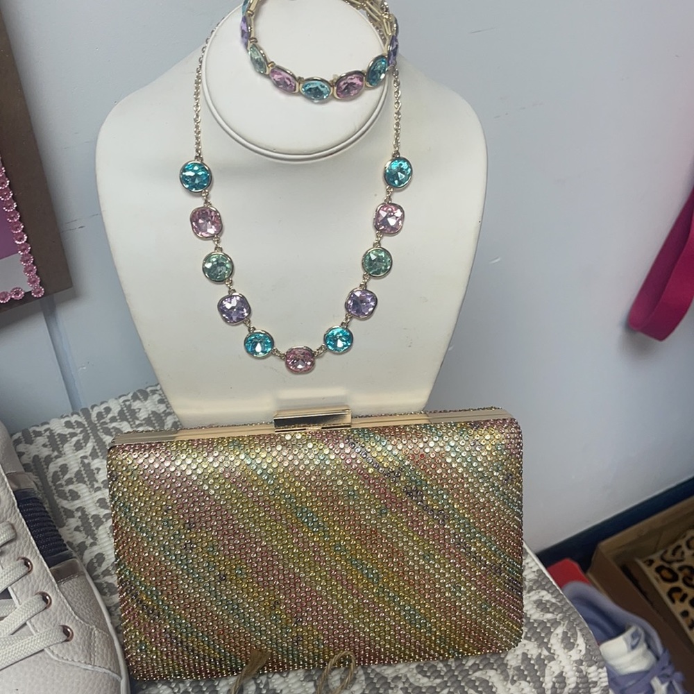 ❤️🌸🎉🩷 COLOR FILLED CLUTCH - Picture 2 of 7